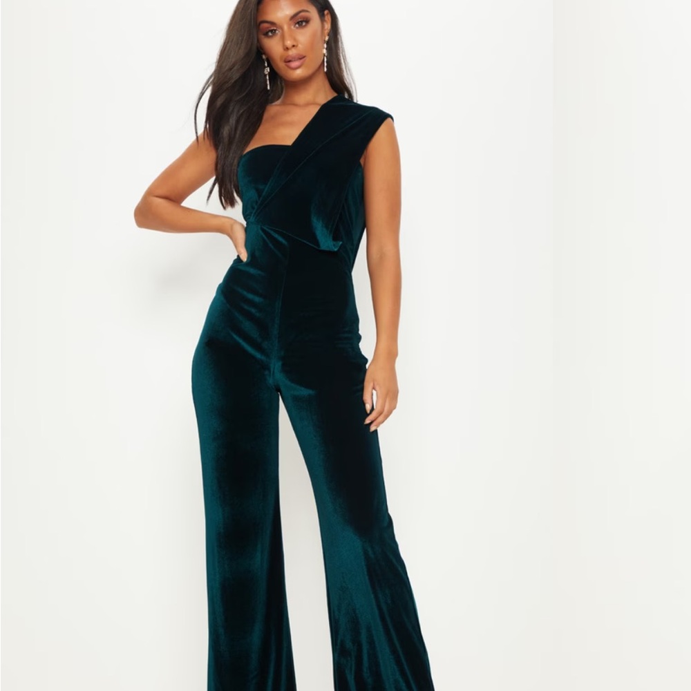 PrettyLittleThing Emerald Green Velvet Drape One Shoulder Jumpsuit